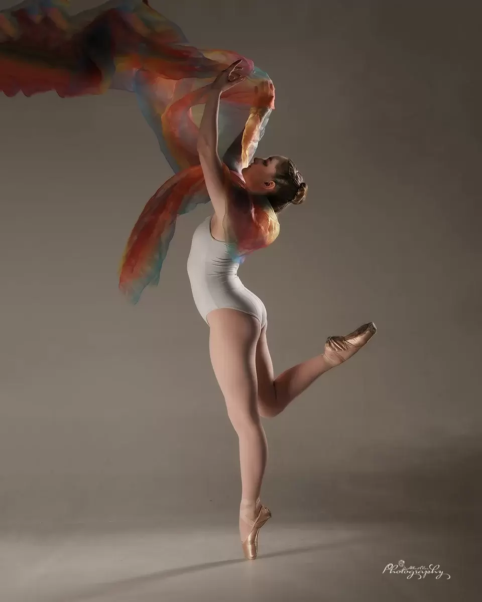 Dancer with fabric 
