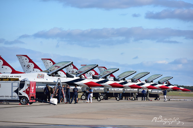 thunderbirds in the wings over houston airshow