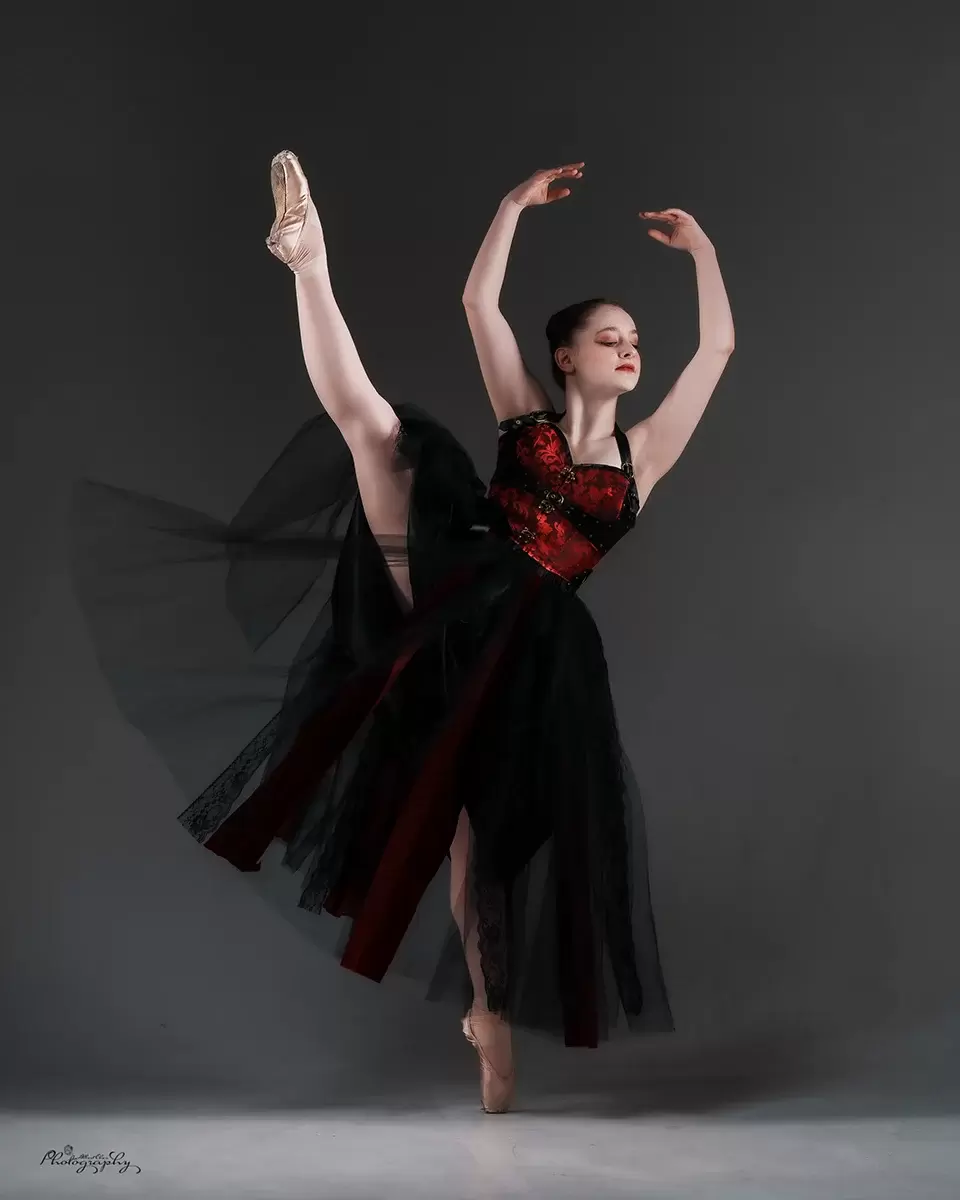 Dancer showing her dance technique